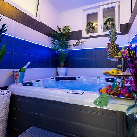 Apartment By The Way Hot Tub And Free Parking Dubrovnik Exterior photo